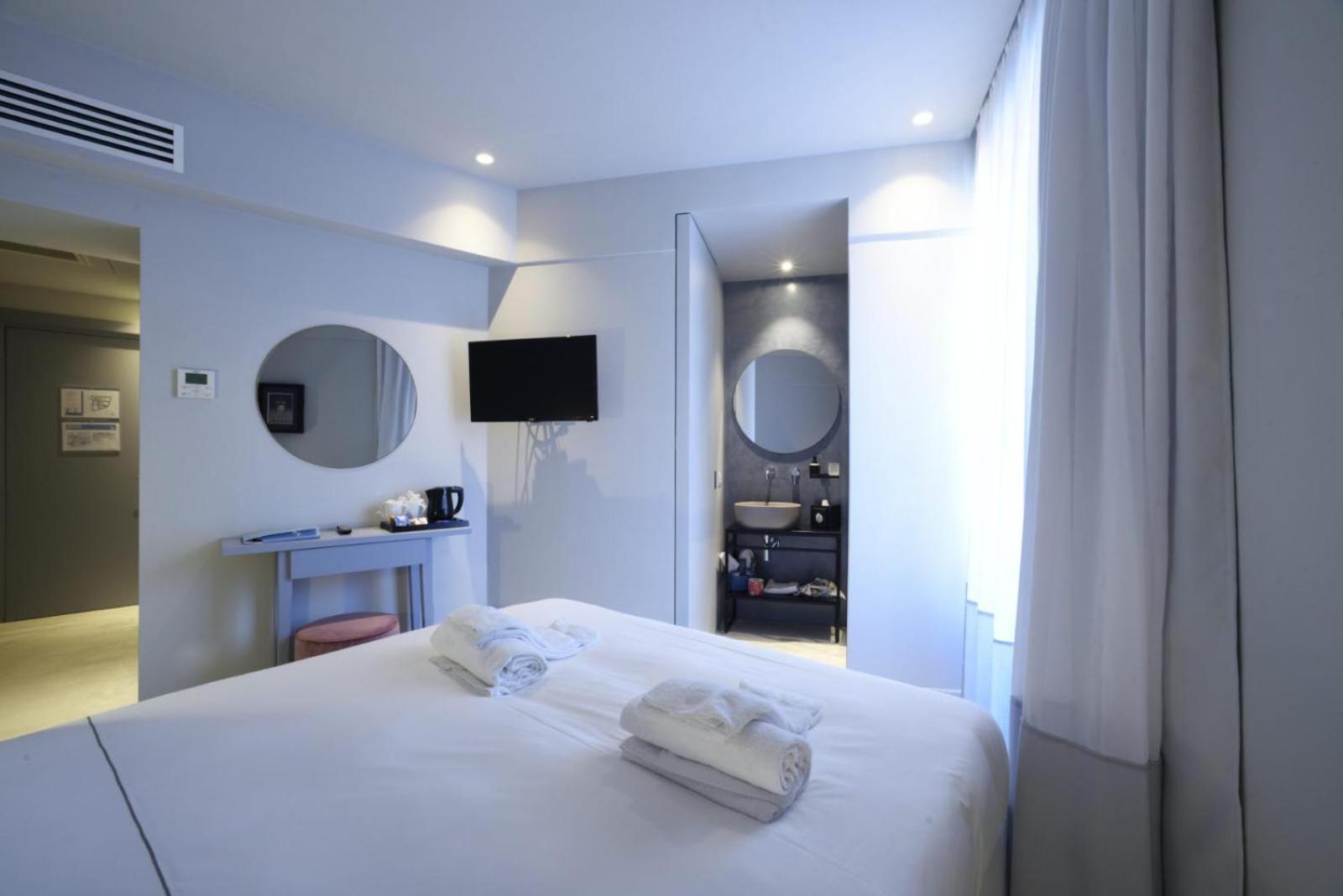 Small Double Room,1569282242:JPEG